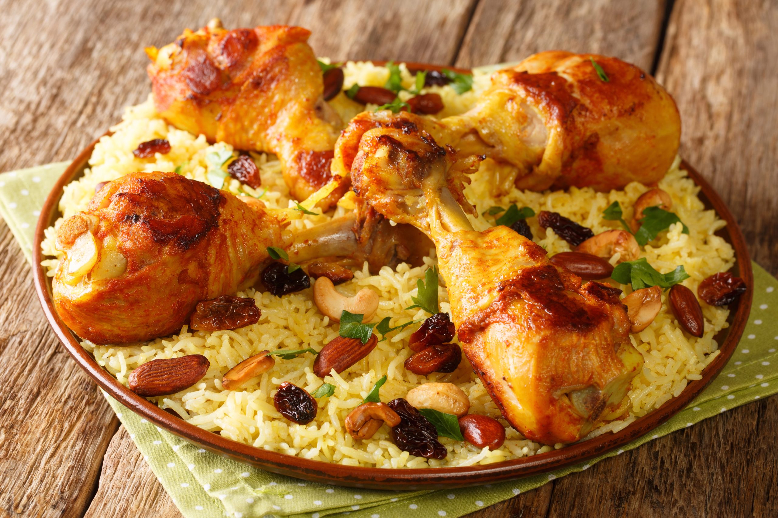 Plato de pollo con arroz especiado